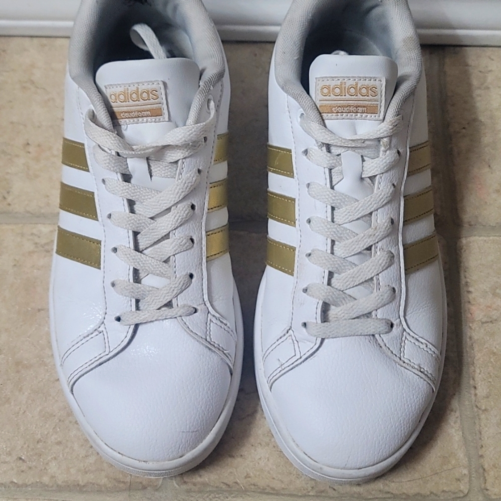Women's Adidas sneakers size 8.5